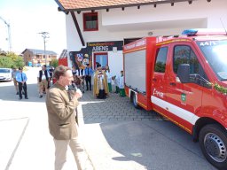 Fahnenwiederweihe mit Fahrzeugsegnung